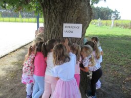 2025-09-18 Przytul się do drzewa